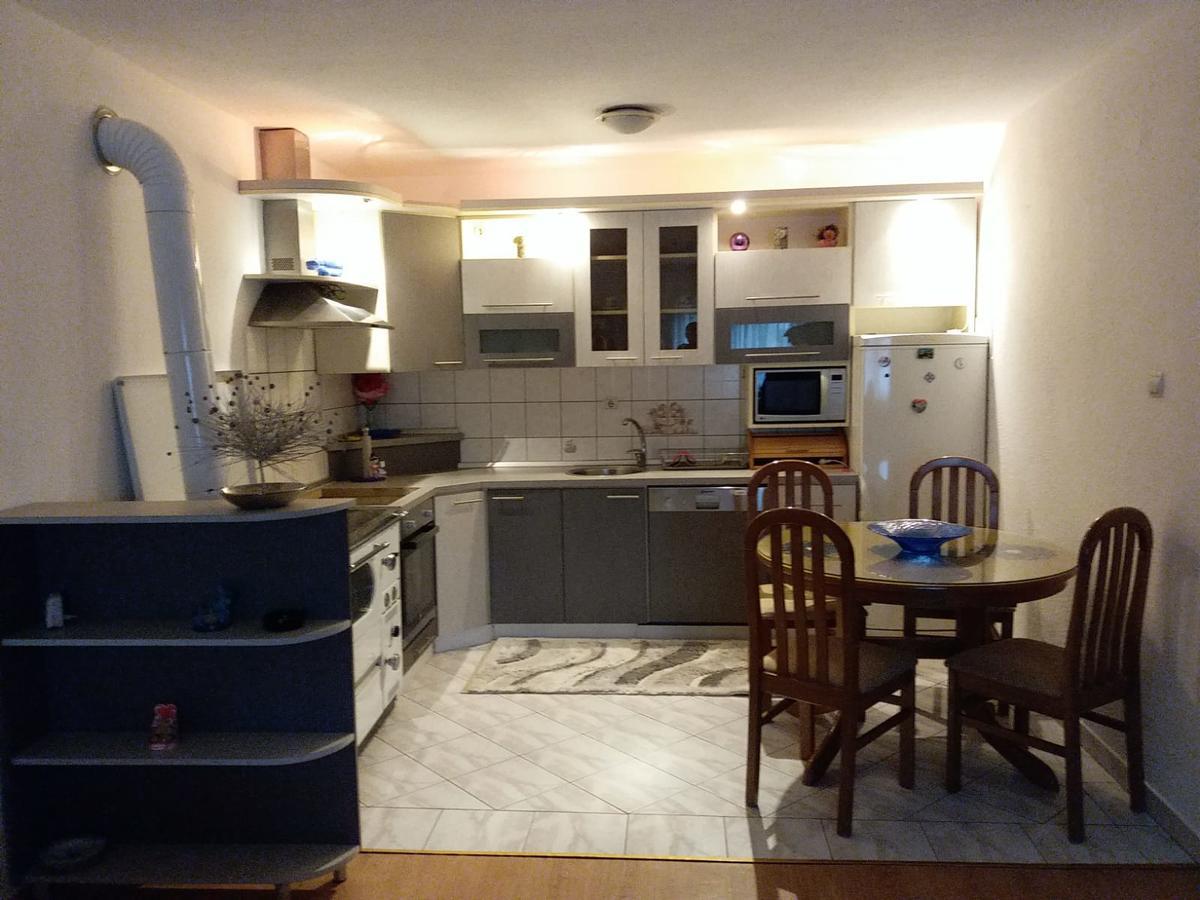 Kuca Za Odmor Sarcevic Apartment Prozor Luaran gambar