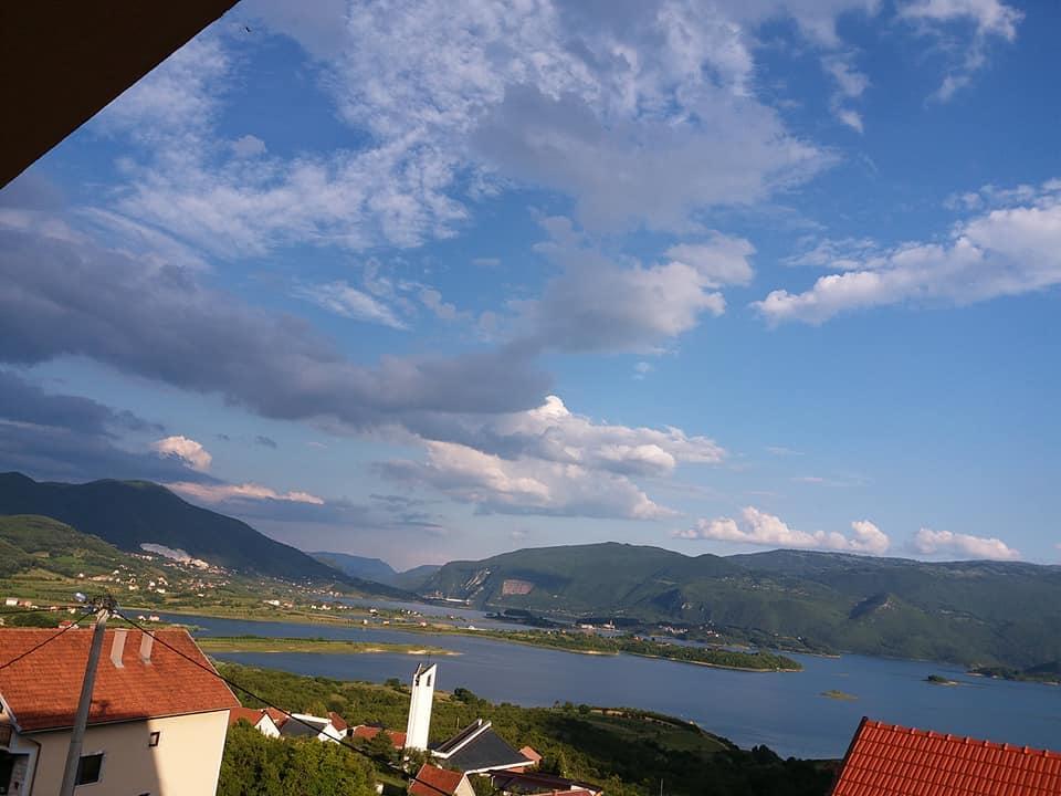 Kuca Za Odmor Sarcevic Apartment Prozor Luaran gambar